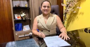 Prefeita Cinthia sanciona lei que garante atendimento prioritário a pessoas com fibromialgia, endometriose e lúpus