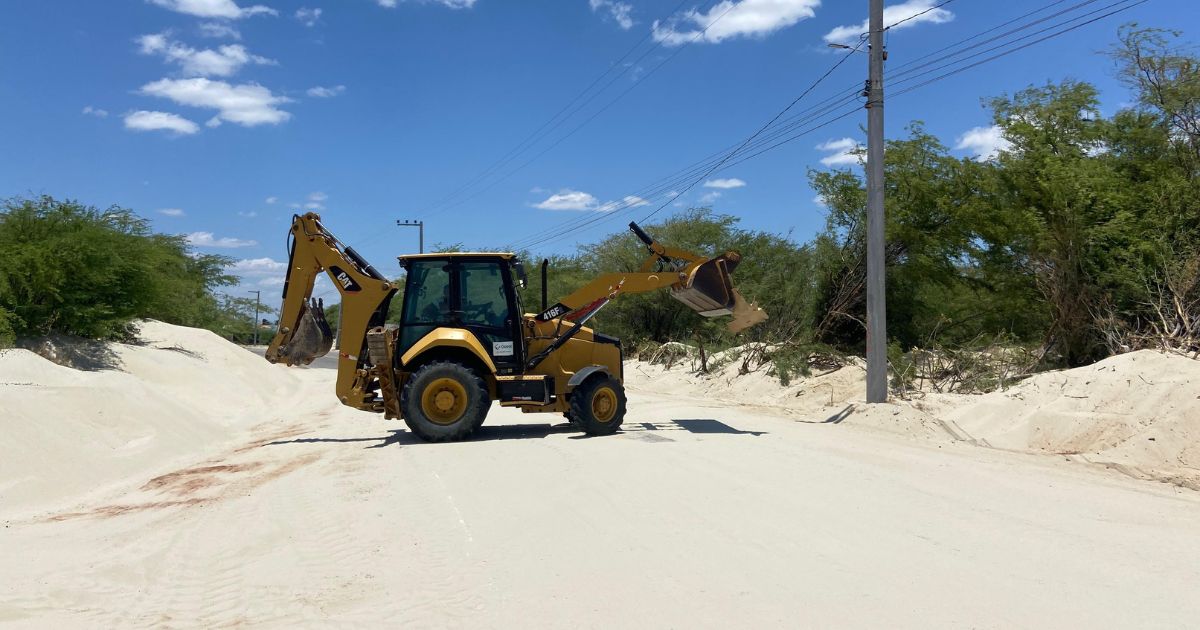 Prefeitura de Grossos intensifica retirada de areia na RN Dehon Caenga e reforça importância para o turismo da região