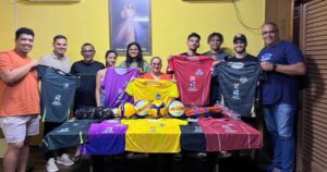 Prefeitura de Grossos entrega materiais para o Voley e reforça incentivo à grupo de ciclistas