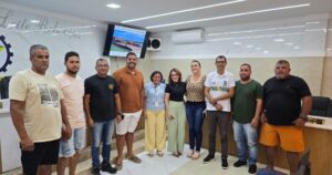 Prefeitura de Grossos realiza capacitação para balseiros com foco na qualidade do atendimento ao turista