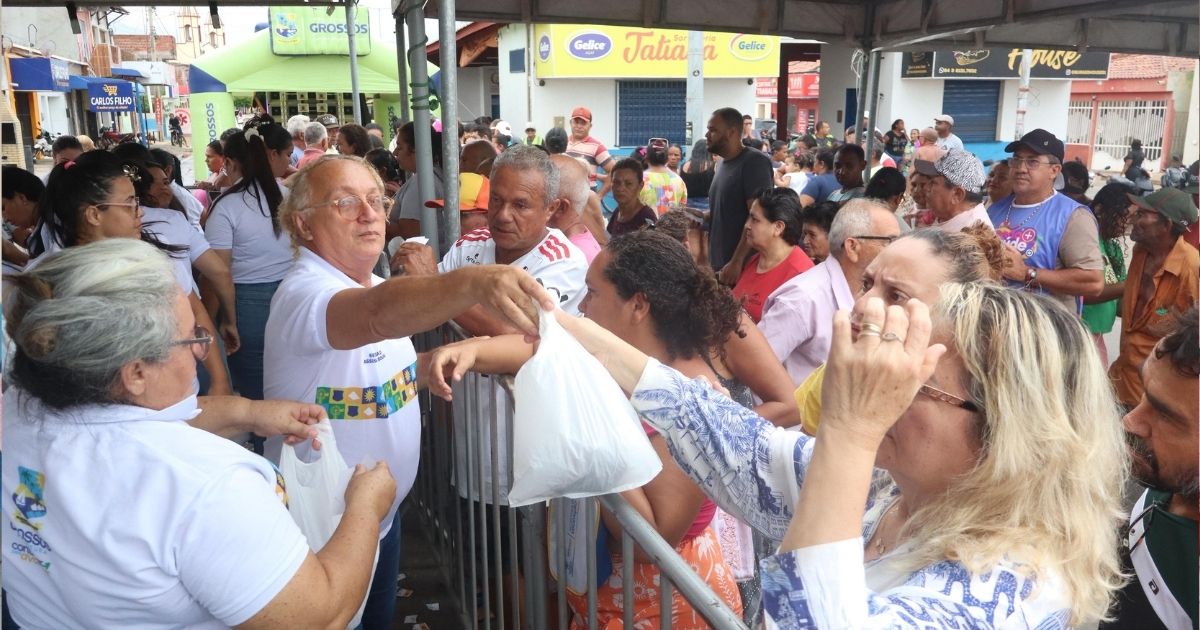 Prefeitura de Grossos beneficia mais de 3 mil famílias com entrega do peixe na Semana Santa